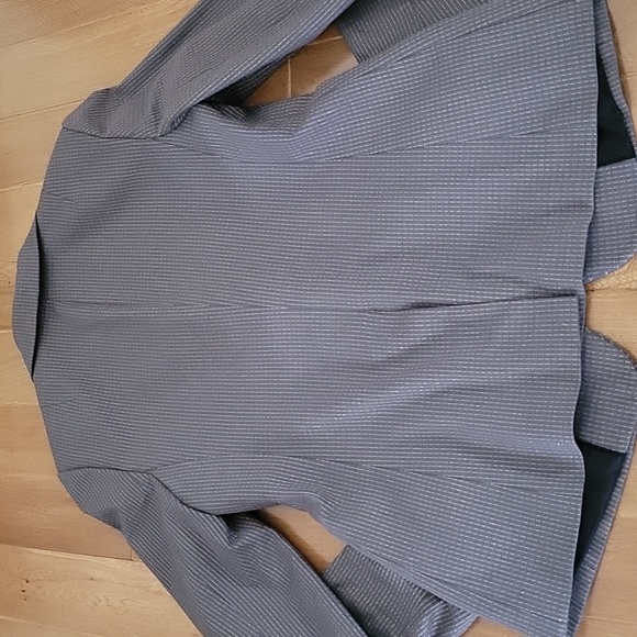 Banana Republic Long and Lean Blazer in Gray Metallic Pin Stripe 2 - Picture 5 of 9